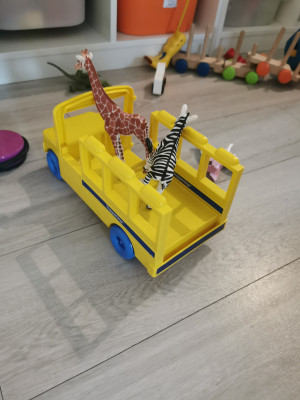 der Bus fährt los...