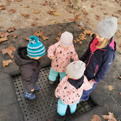 Trampolin springen mit Pia Trampolin springen mit Pia